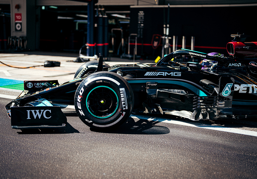 Lakspuiters Mercedes-AMG Formule1 terug naar school