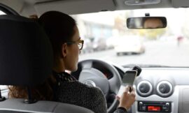 1 op 10 automobilisten krijgt bijna ongeluk door telefoongebruik