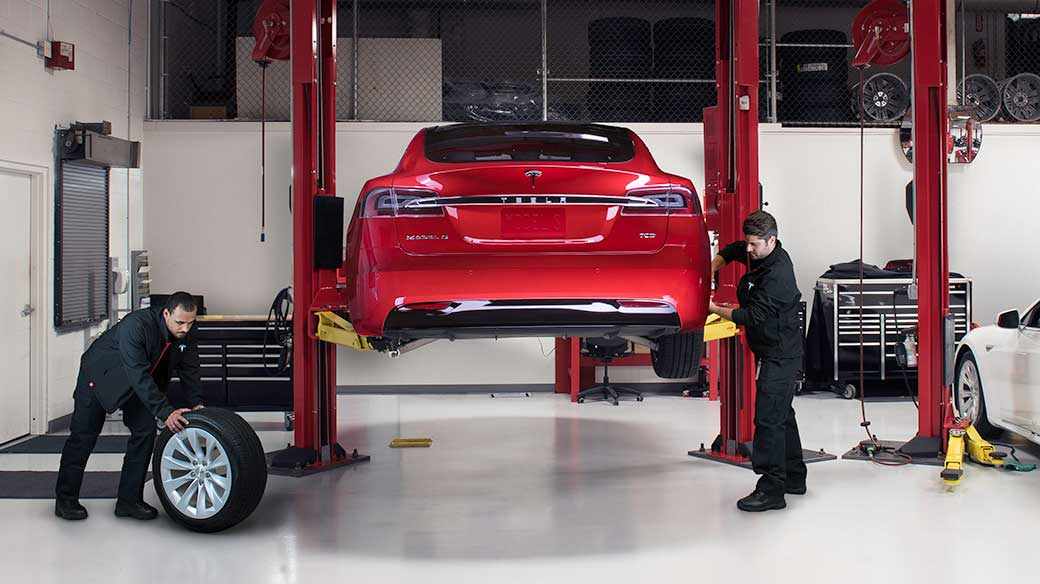 Tesla telt nu 16 ‘approved’ schadebedrijven